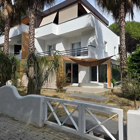Vila White Golem (Tirana)