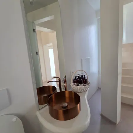 Vila White Golem (Tirana)